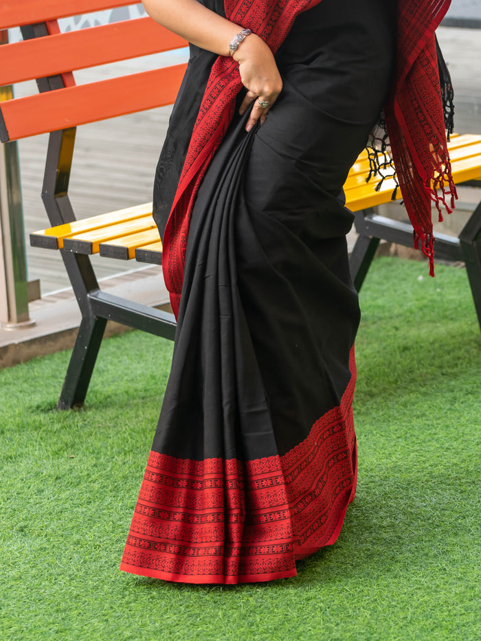 Black and Red Cotton Jamdani Saree - Cherriscope