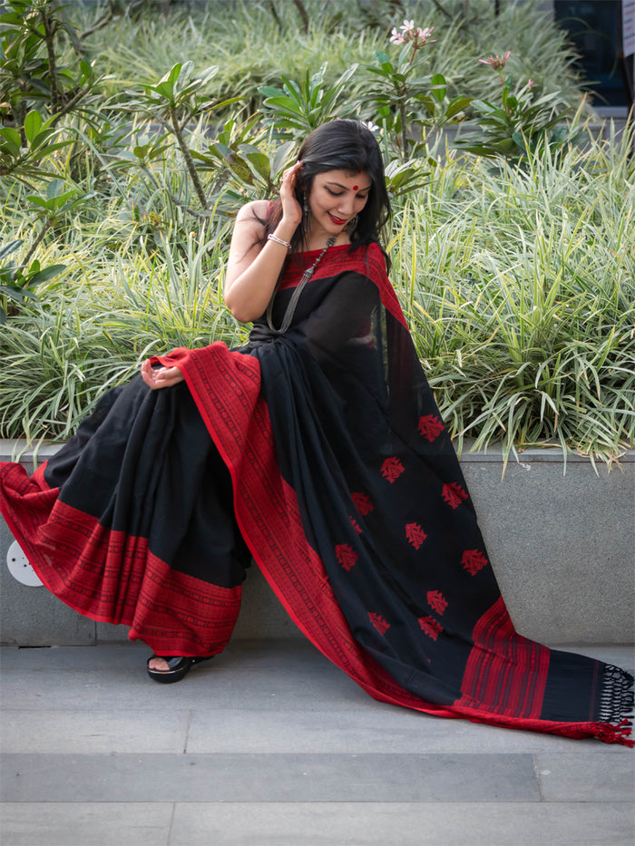 Black and Red Cotton Jamdani Saree - Cherriscope
